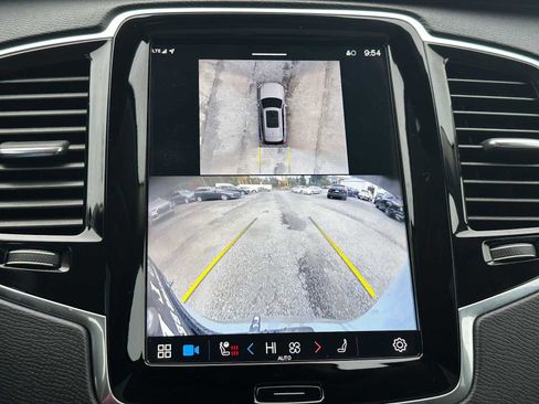 Certified 2025 Volvo XC90 B6 Plus image 26