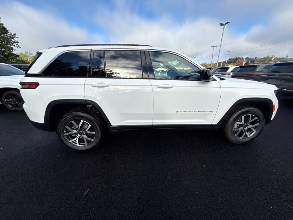 New 2027 Jeep Grand Cherokee Laredo X AWD/4WD image 6