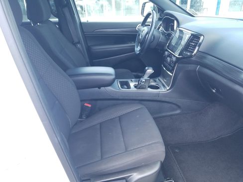 Used 2022 Jeep Grand Cherokee Laredo E image 17