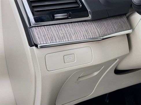 Used 2023 Volvo XC90 B6 Plus w/ Protection Package Premier image 11