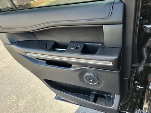 Used 2021 Ford Expedition XLT image 19
