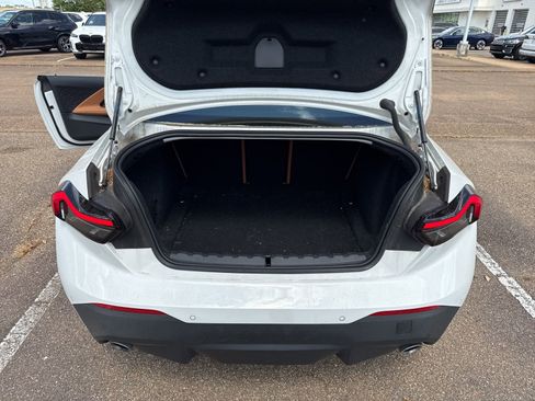 Used 2023 BMW 230i Coupe w/ Convenience Package image 9