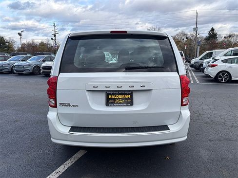 Used 2016 Dodge Grand Caravan American Value Package image 5