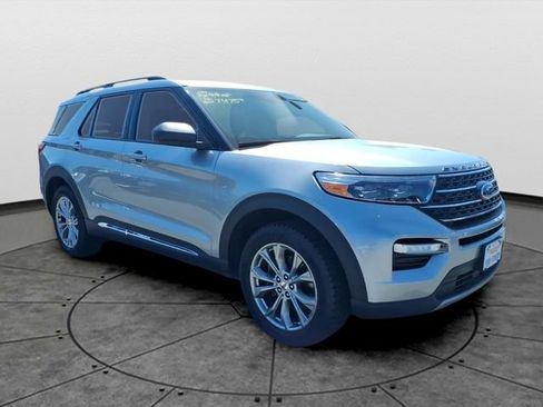 Used 2021 Ford Explorer XLT w/ Equipment Group 202A AWD/4WD image 3