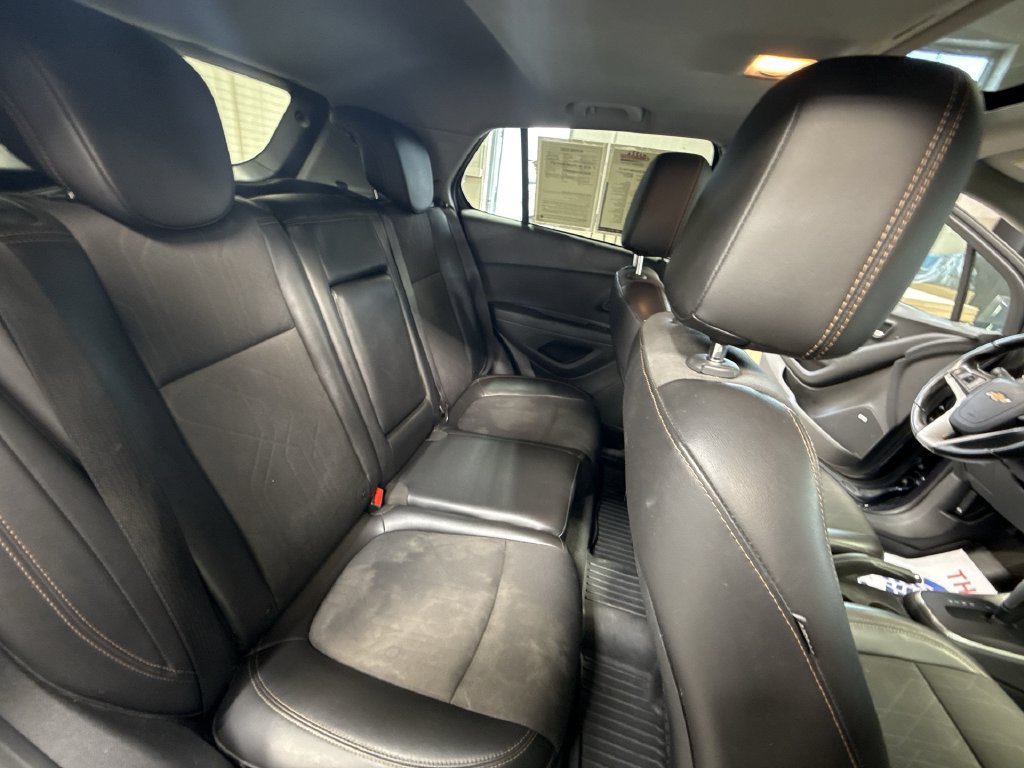Used 2018 Chevrolet Trax LT w/ Sun & Sound Package FWD image 28