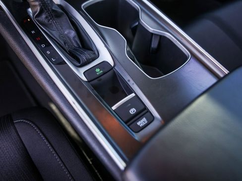 Used 2018 Honda Accord EX image 22