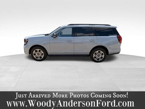 Used 2025 Ford Expedition Active AWD/4WD image 4
