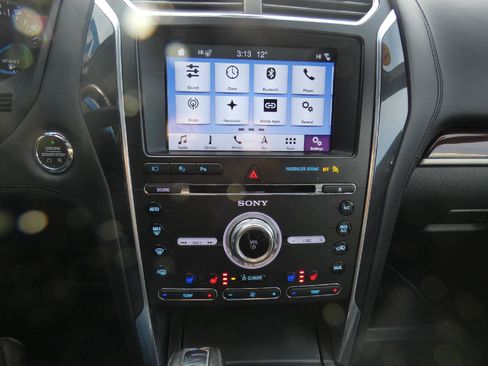 Used 2018 Ford Explorer Platinum image 21