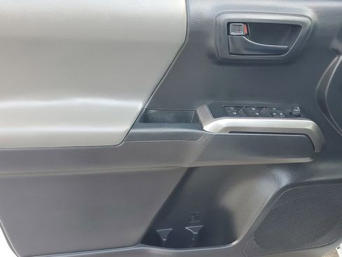 Certified 2022 Toyota Tacoma TRD Off-Road image 39