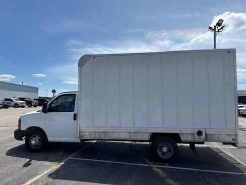 Used 2016 Chevrolet Express 3500 RWD image 4