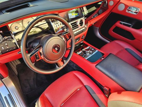 Used 2020 Rolls-Royce Dawn image 10