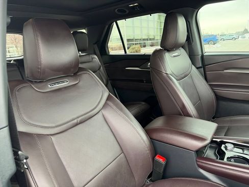 Used 2025 Ford Explorer Platinum AWD/4WD image 13