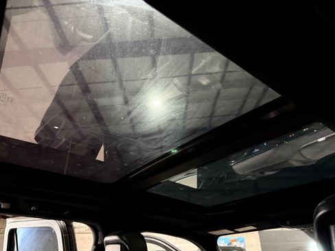 Used 2019 Lincoln Navigator Select w/ Technology Package RWD image 32