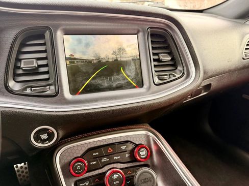 Used 2017 Dodge Challenger GT w/ Technology Group image 14