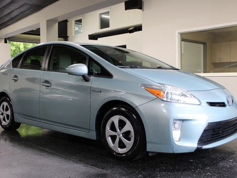 Used 2012 Toyota Prius Two FWD image 1