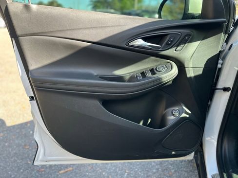 Used 2020 Buick Encore GX Essence w/ Experience Buick Package FWD image 30
