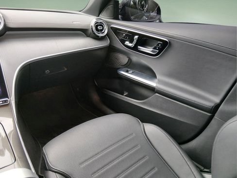 Used 2023 Mercedes-Benz C 300 Sedan image 12