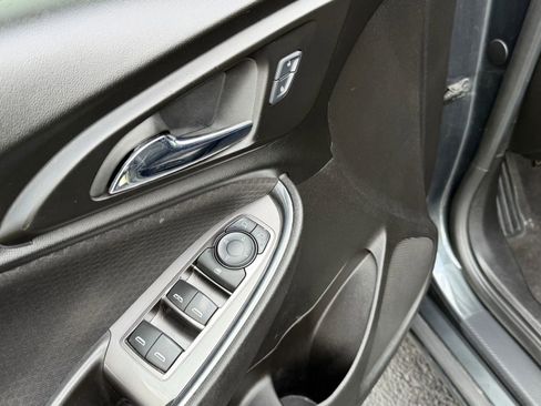 Used 2017 Chevrolet Malibu LT FWD image 13