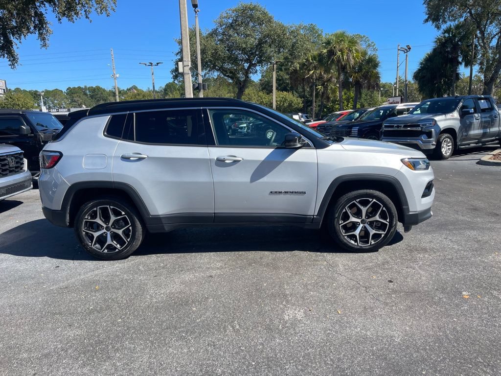 Used 2025 Jeep Compass Limited AWD/4WD image 6