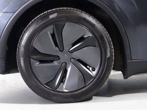 Used 2026 Tesla Model Y 2WD image 53