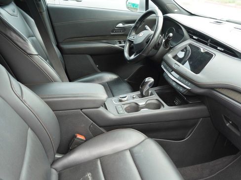 Used 2019 Cadillac XT4 Sport FWD image 9