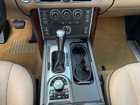 Used 2011 Land Rover Range Rover HSE image 20