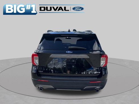 Used 2022 Ford Explorer XLT w/ Equipment Group 202A AWD/4WD image 8