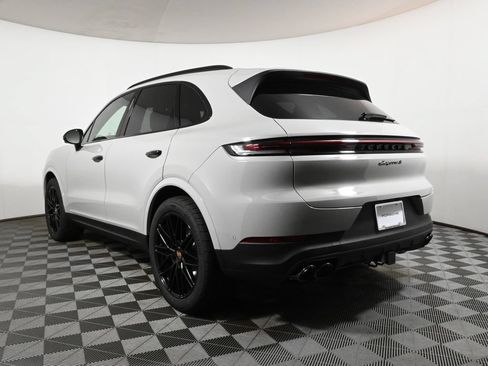 Used 2026 Porsche Cayenne S AWD/4WD image 3