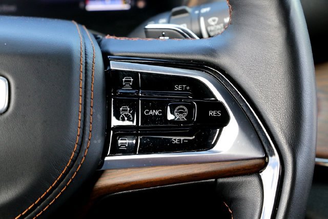 Used 2024 Jeep Grand Cherokee L Summit w/ Luxury Tech Group V AWD/4WD image 15