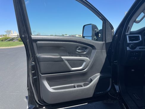 Used 2017 Nissan Titan PRO-4X AWD/4WD image 20