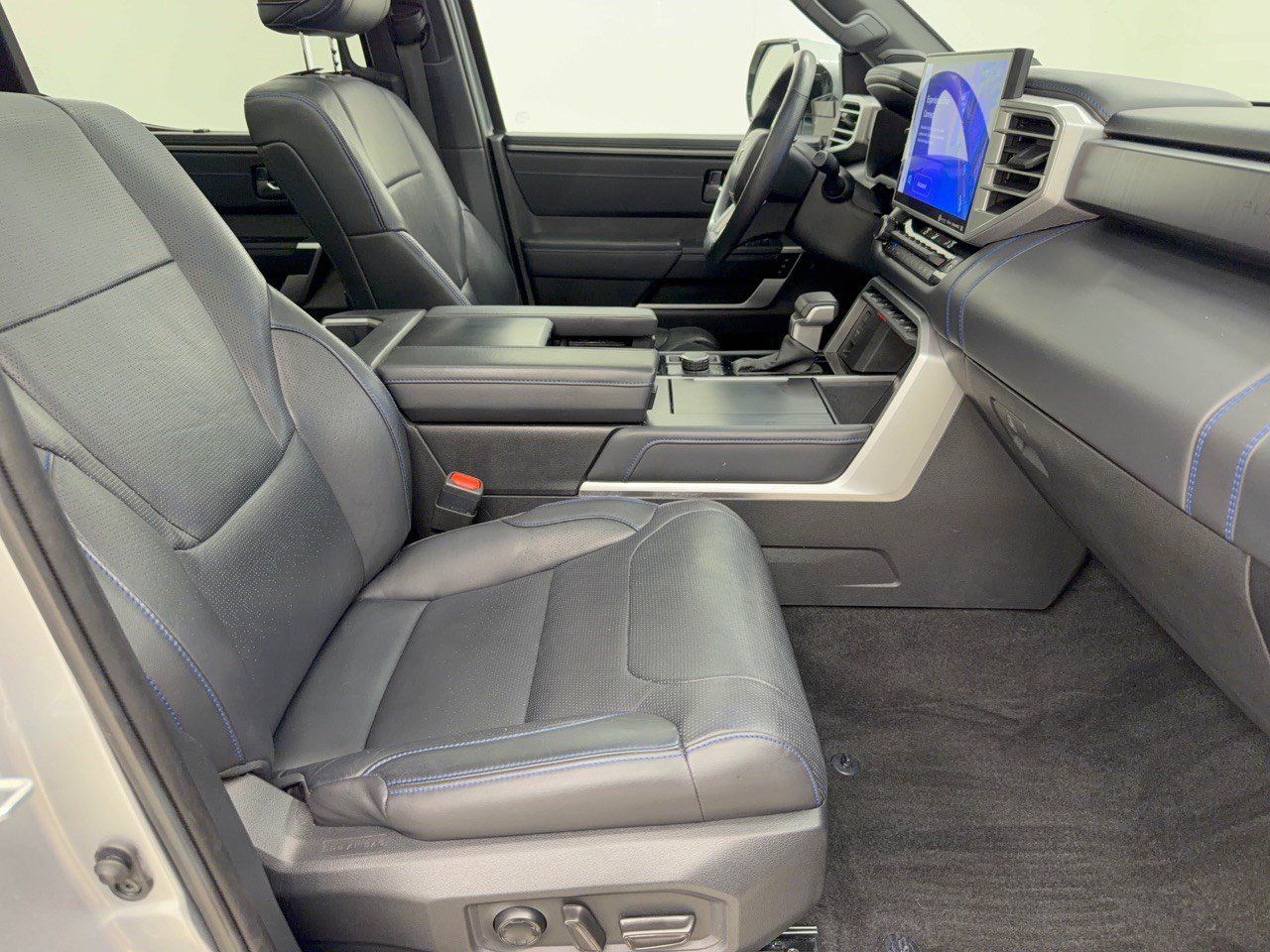 Used 2022 Toyota Tundra Platinum w/ Advanced Package AWD/4WD image 30