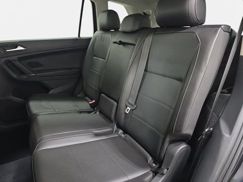 Used 2018 Volkswagen Tiguan SEL FWD image 13