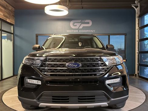 Used 2020 Ford Explorer XLT w/ Equipment Group 202A AWD/4WD image 8