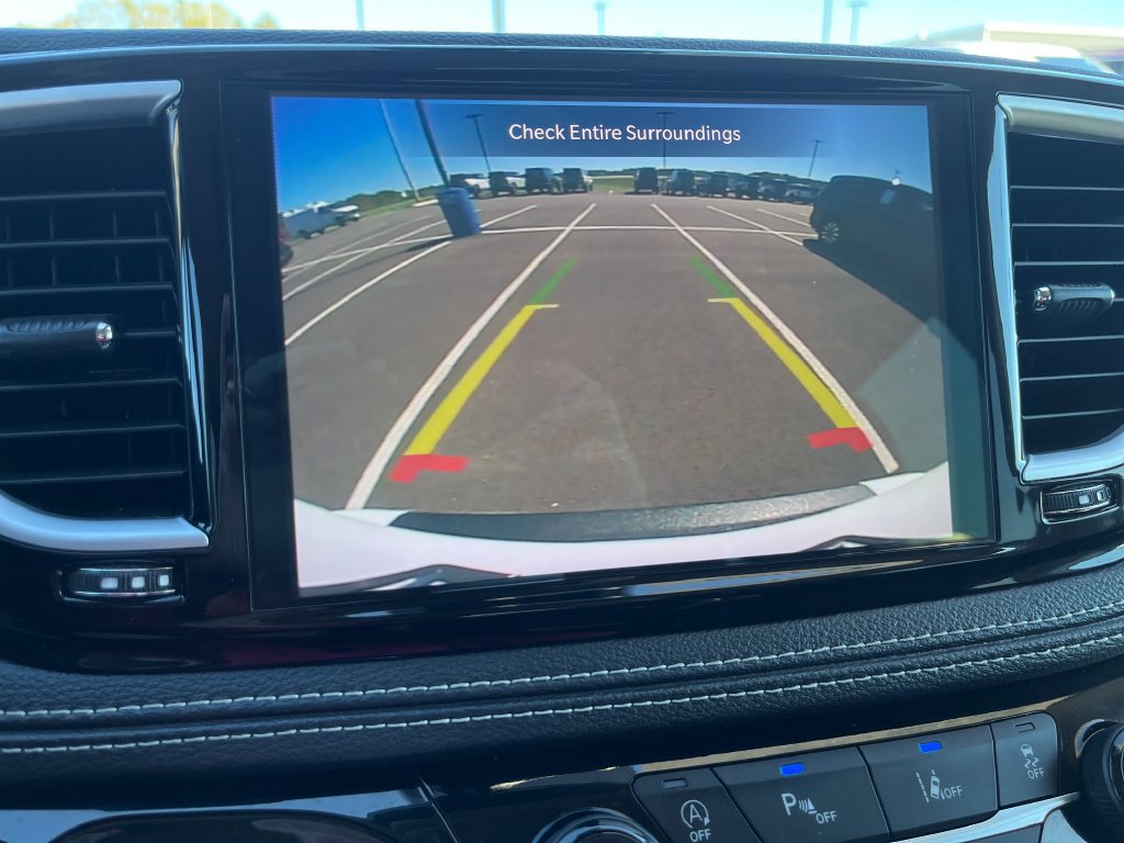 Used 2024 Chrysler Pacifica Limited FWD image 19