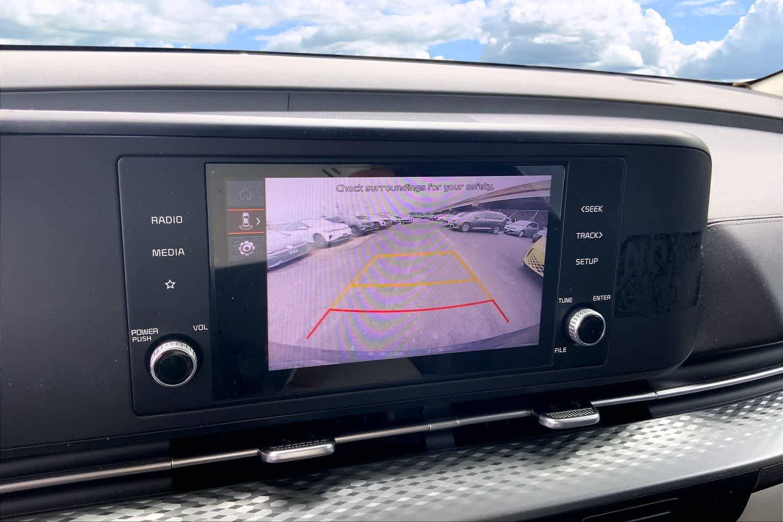 Used 2023 Kia Carnival LX FWD image 26