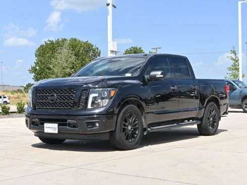 Used 2019 Nissan Titan SV w/ SV Convenience Package RWD image 5