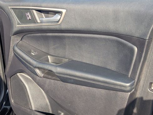 Used 2022 Ford Edge SEL image 36