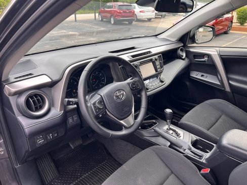 Used 2018 Toyota RAV4 XLE AWD/4WD image 13