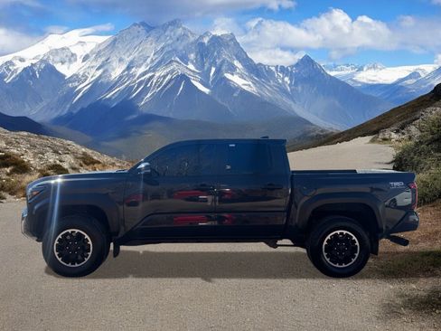 Used 2024 Toyota Tacoma TRD Off-Road w/ TRD Off Road Upgrade Package image 2