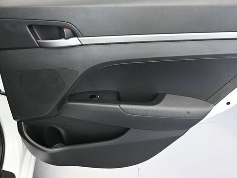 Used 2018 Hyundai Elantra SE FWD image 29