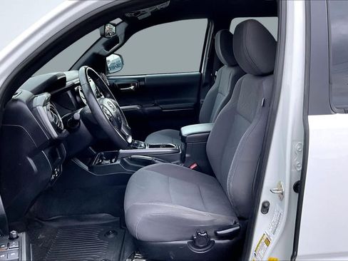 Used 2019 Toyota Tacoma TRD Off-Road image 11