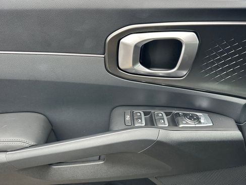 Certified 2026 Kia Sorento EX AWD/4WD image 8