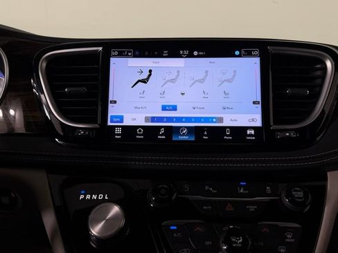 Used 2024 Chrysler Pacifica Limited AWD/4WD image 22