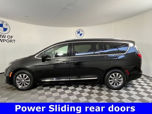 Used 2019 Chrysler Pacifica Touring-L image 13