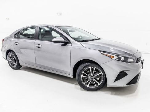 Used 2024 Kia Forte LXS FWD image 8