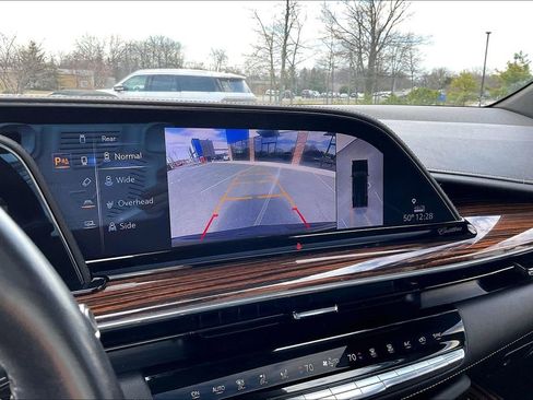 Used 2022 Cadillac Escalade Premium Luxury image 14