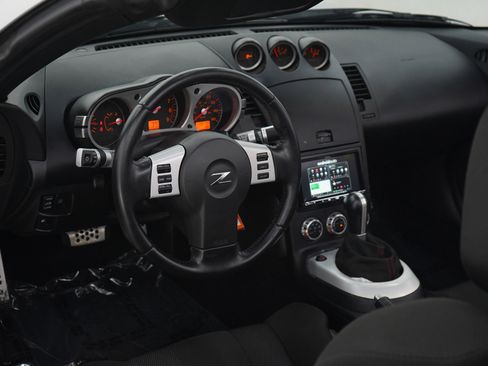 Used 2007 Nissan 350Z Enthusiast RWD image 18