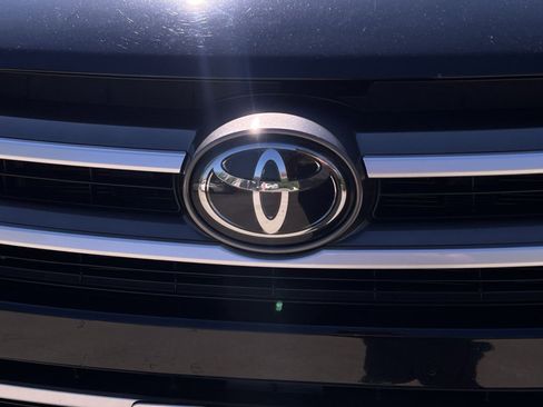 Used 2019 Toyota Highlander XLE AWD/4WD image 20