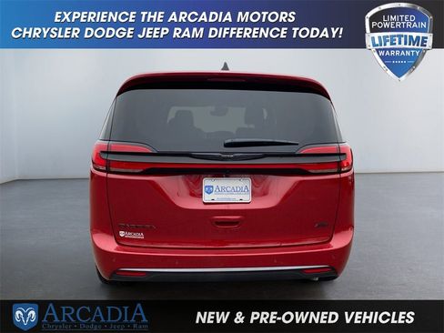 New 2026 Chrysler Pacifica Select image 4