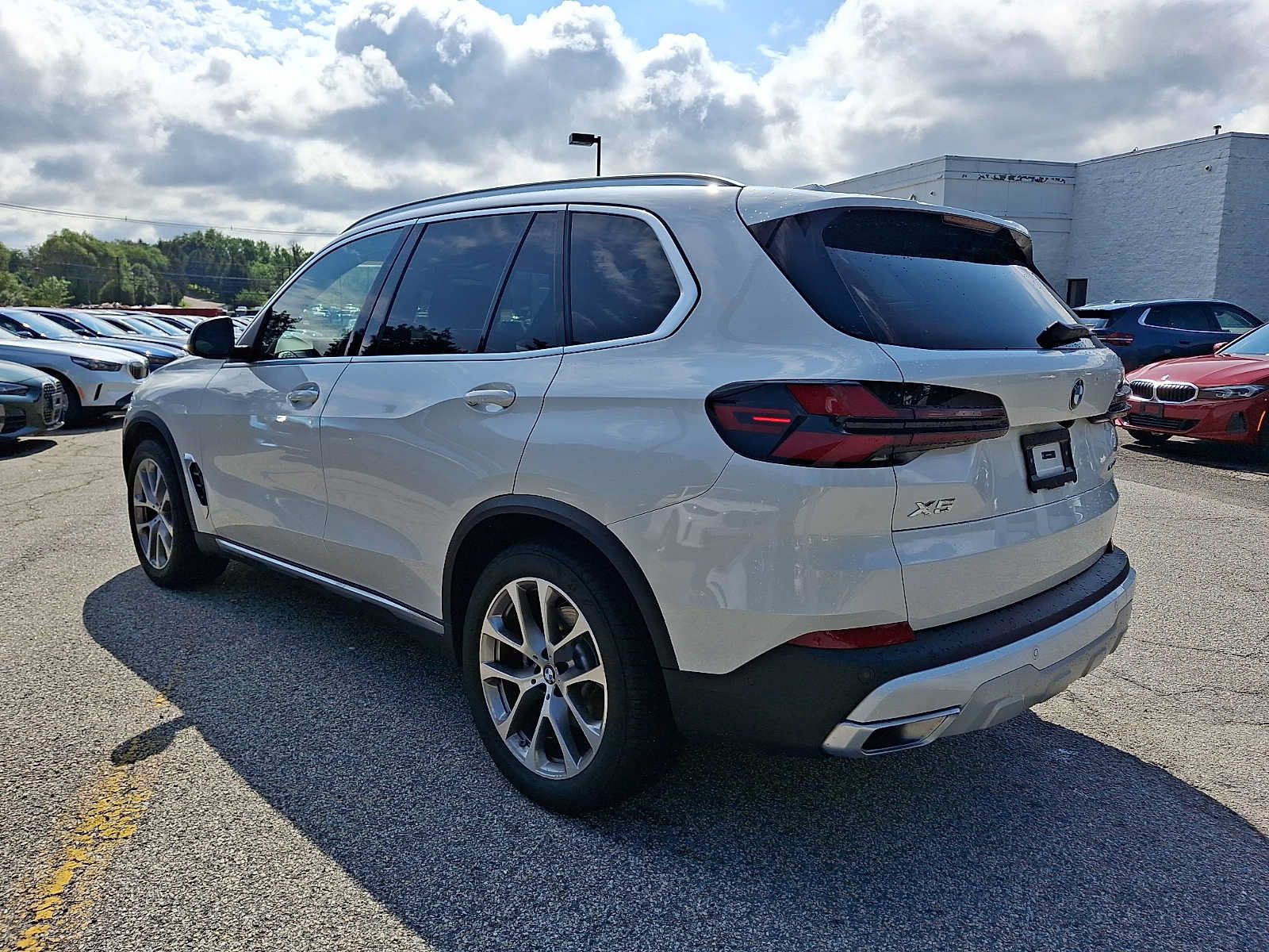 Used 2026 BMW X5 xDrive40i w/ Climate Comfort Package AWD/4WD image 4